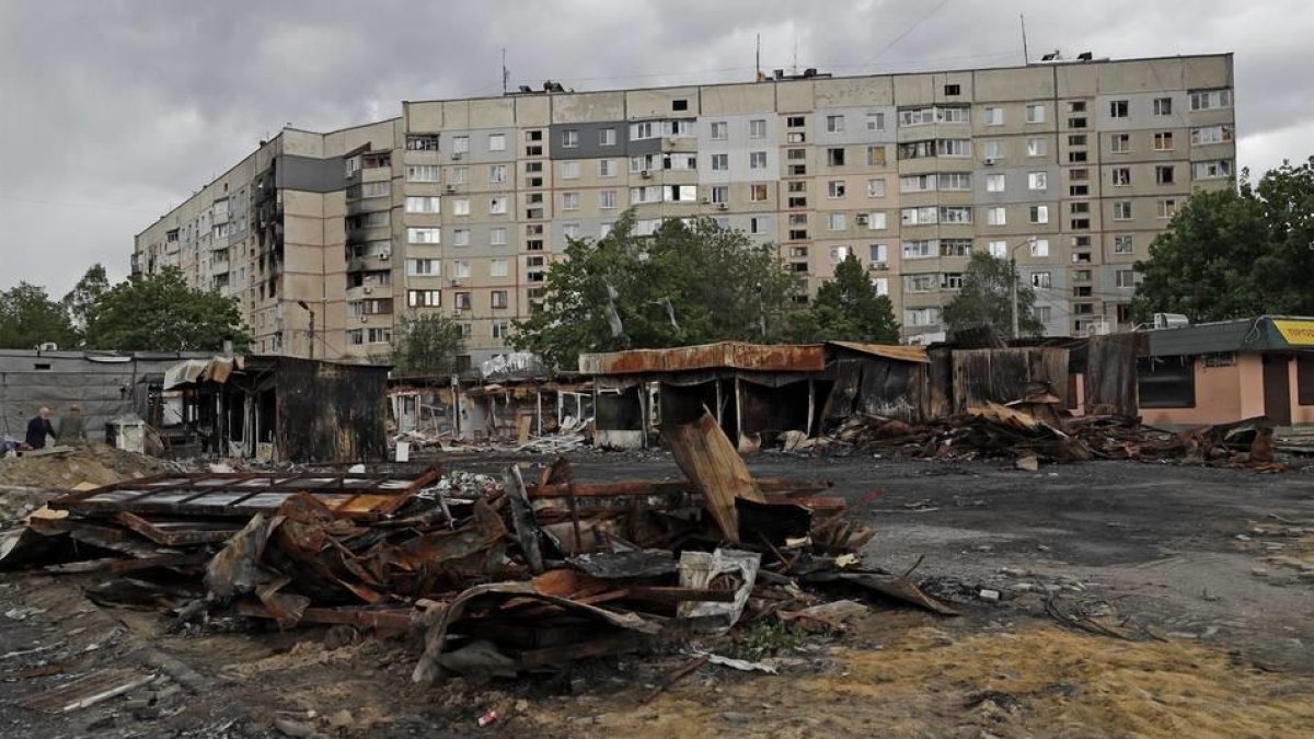 Un atac rus sobre una botiga de queviures a la regió ucraïnesa de Khàrkiv deixa almenys 48 morts