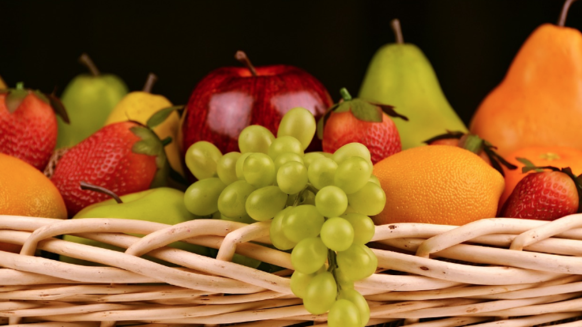 Aquestes són les fruites que t'omplen, no engreixen i que es poden prendre sense límits
