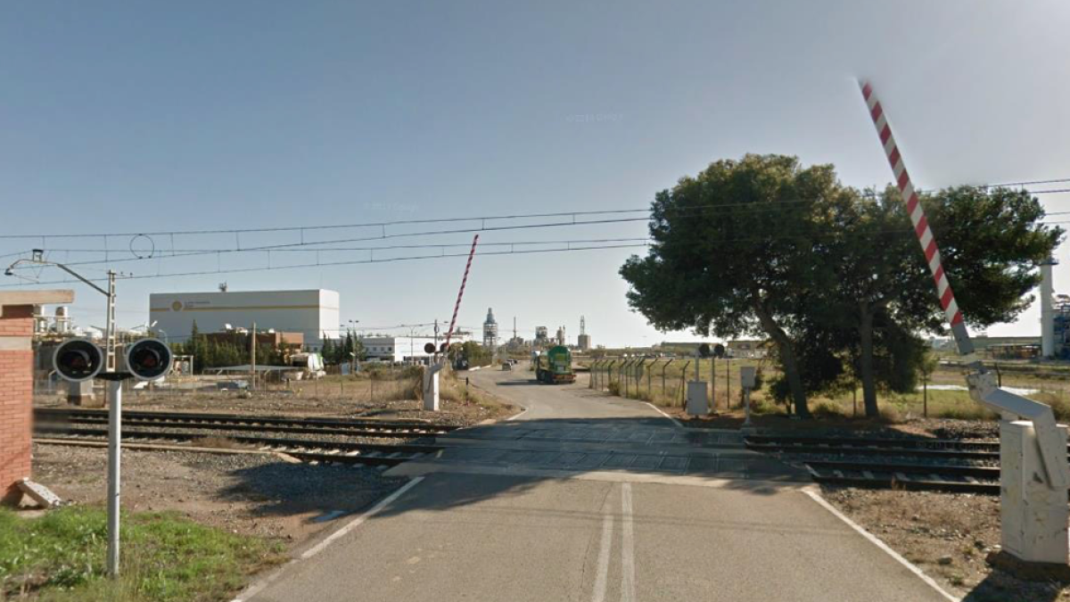 Adif suprimirá dos pasos a nivel a La Canonja