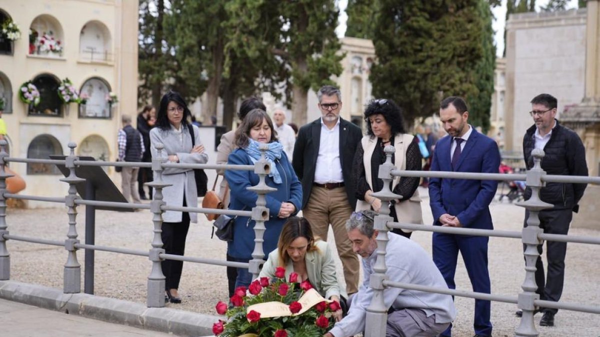 Ofrena floral al Cementiri General de Reus amb motiu de Tots Sants