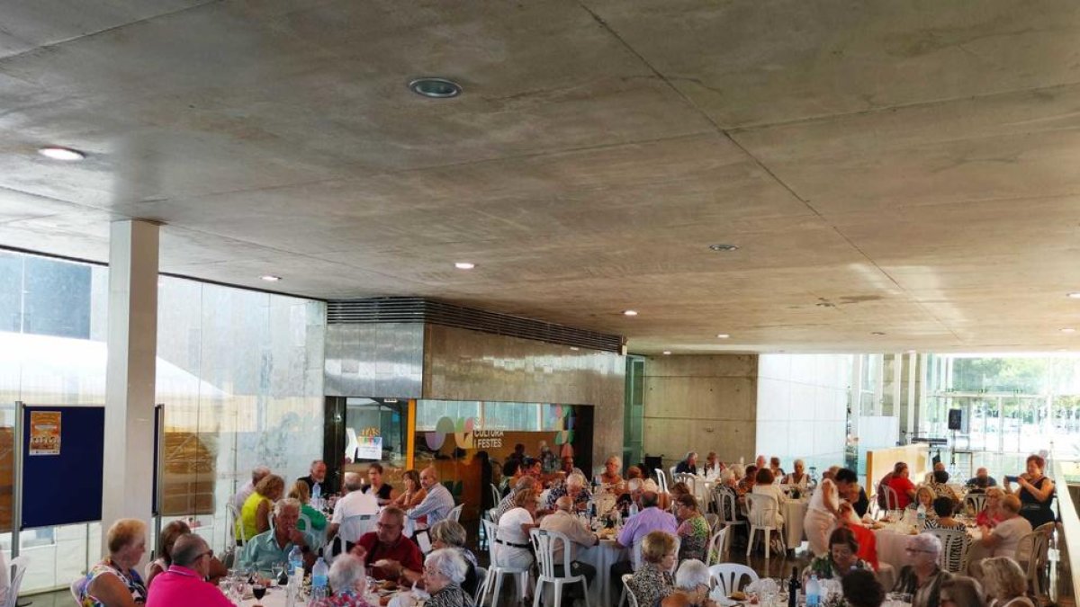 Salou realiza la 28.ª edición del 'Dinar de la Gent Gran'