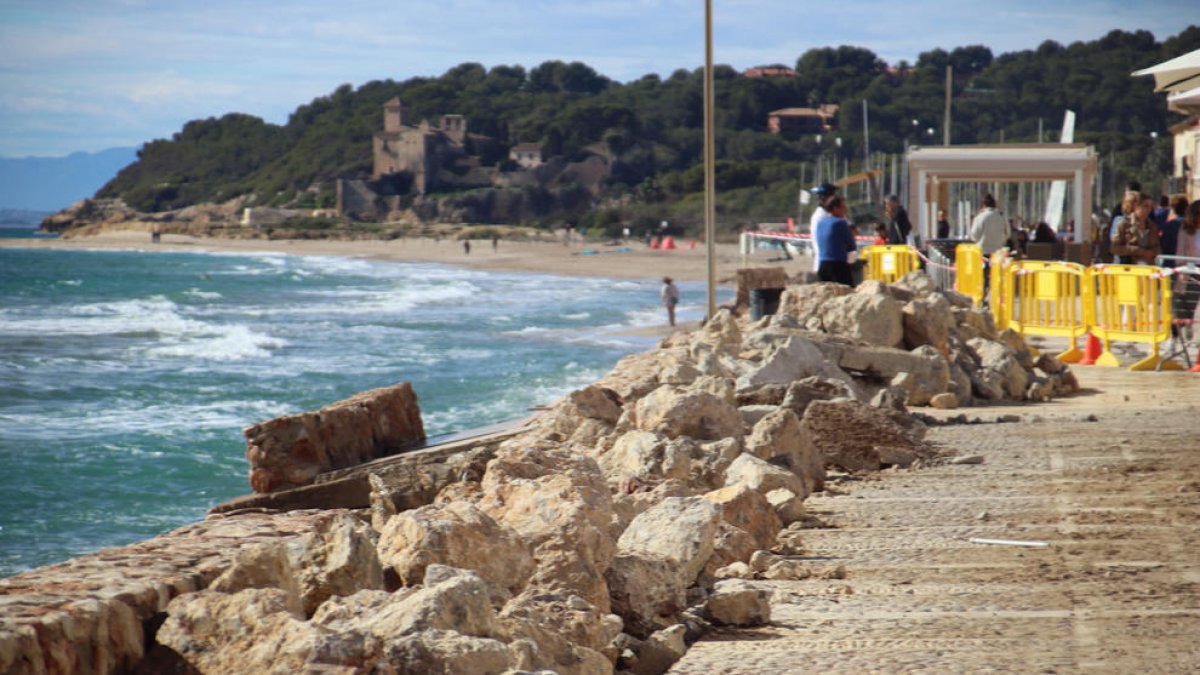 Noves actuacions d'urgència al passeig marítim d'Altafulla davant dels efectes de la nova borrasca