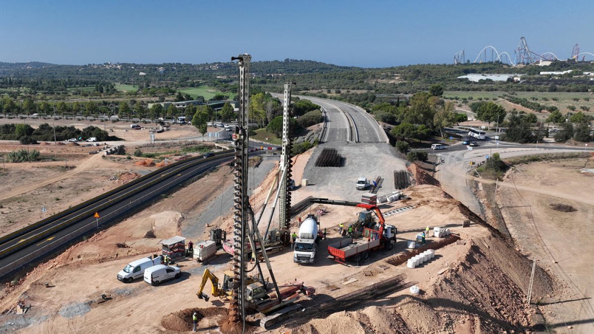 Avanzan a buen ritmo las obras del vial inferior que pasa por la C-31B