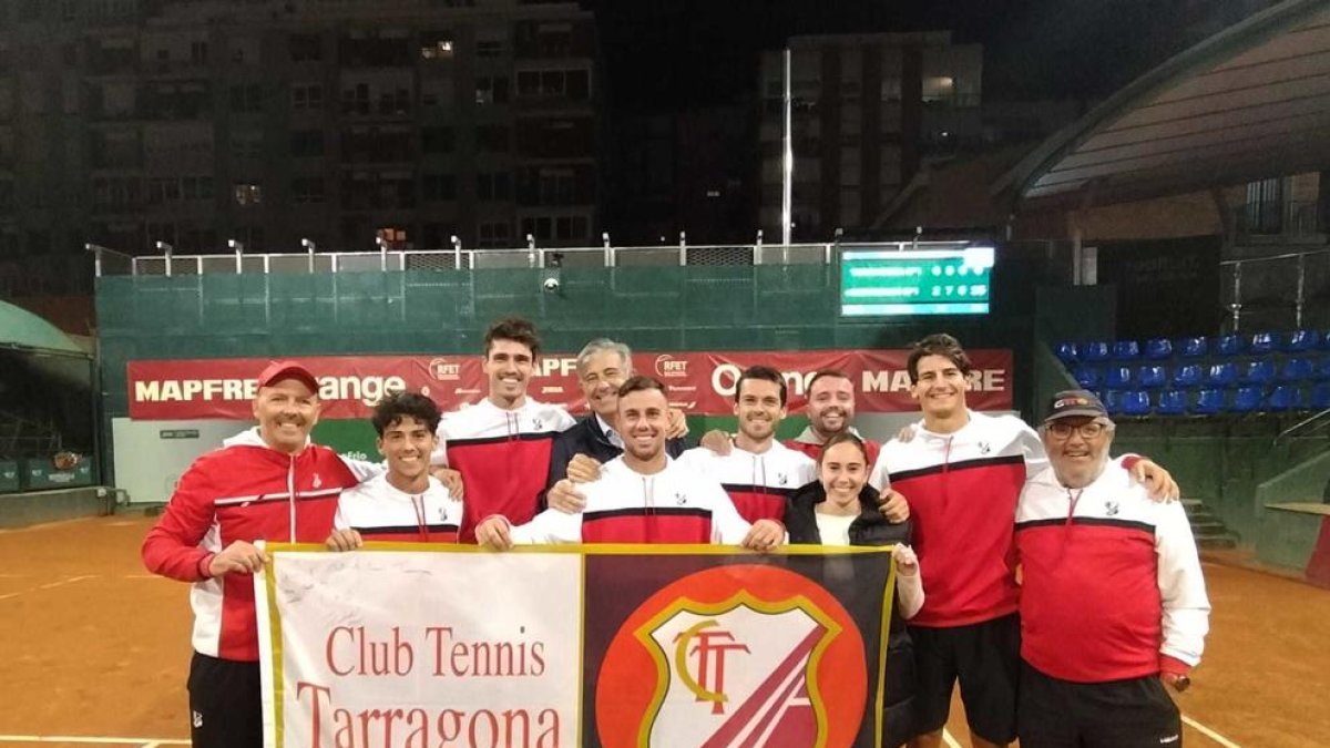 El Club Tennis Tarragona completa un fin de semana de éxitos con un ascenso y una permanencia