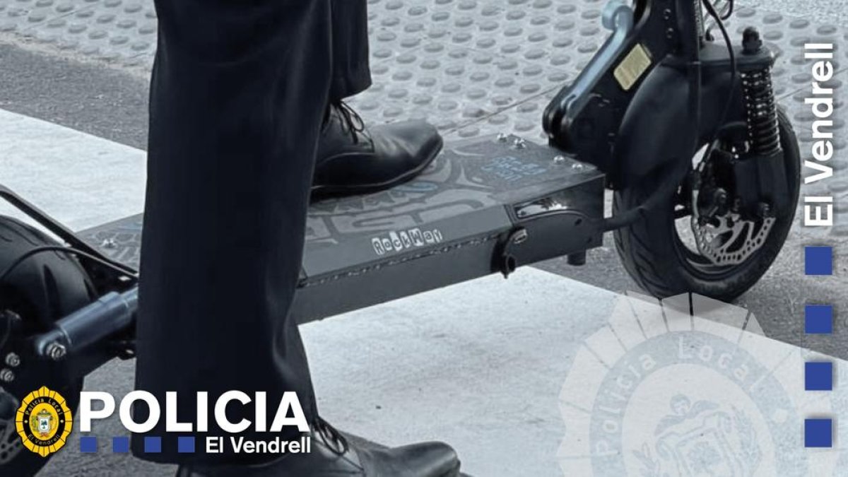 12 denuncias en 12 días y 50 identificaciones en la campaña de la Policía local del Vendrell por el mal uso de patinetes eléctricos