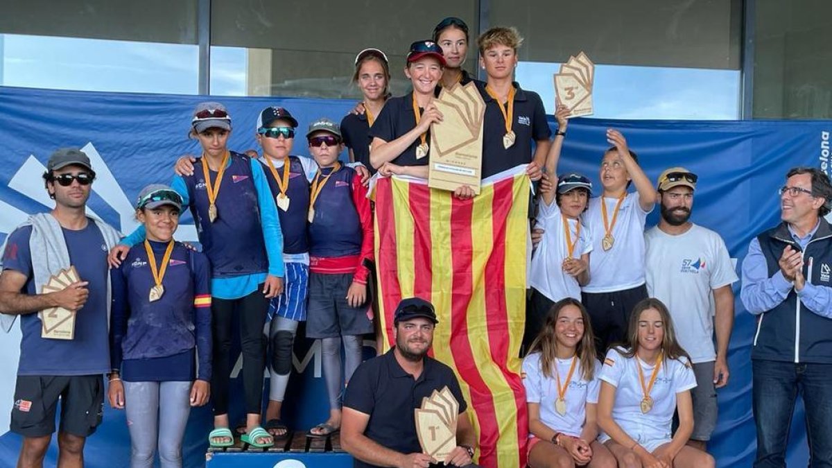 Joan Domingo i Iker Múgica, del Club Nàutic Cambrils, primers amb l'equip de la Federació Catalana de Vela a la Barcelona Team Racing