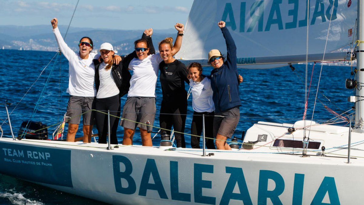 Miriam Oliva, del Club Nàutic Cambrils, es proclama Campiona Mundial femenina de J80 amb l'equip del Baleària