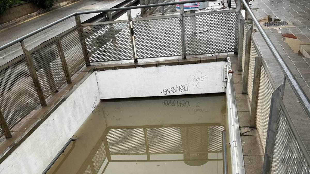 Els Bombers atenen 82 avisos relacionats amb la pluja a Regió d'Emergències de Tarragona, 67 de les quals a Calafell