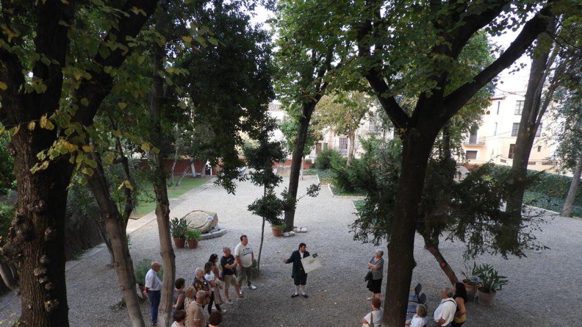 120 persones viatgen al segle XVIII per conèixer el Castell dels Montoliu del Morell