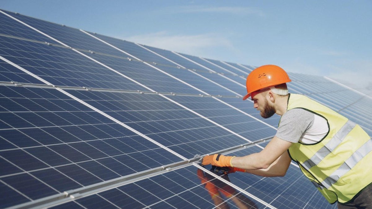 El futuro de la bonificación para instalar placas solares en Tarragona queda en manos del PP y Junts