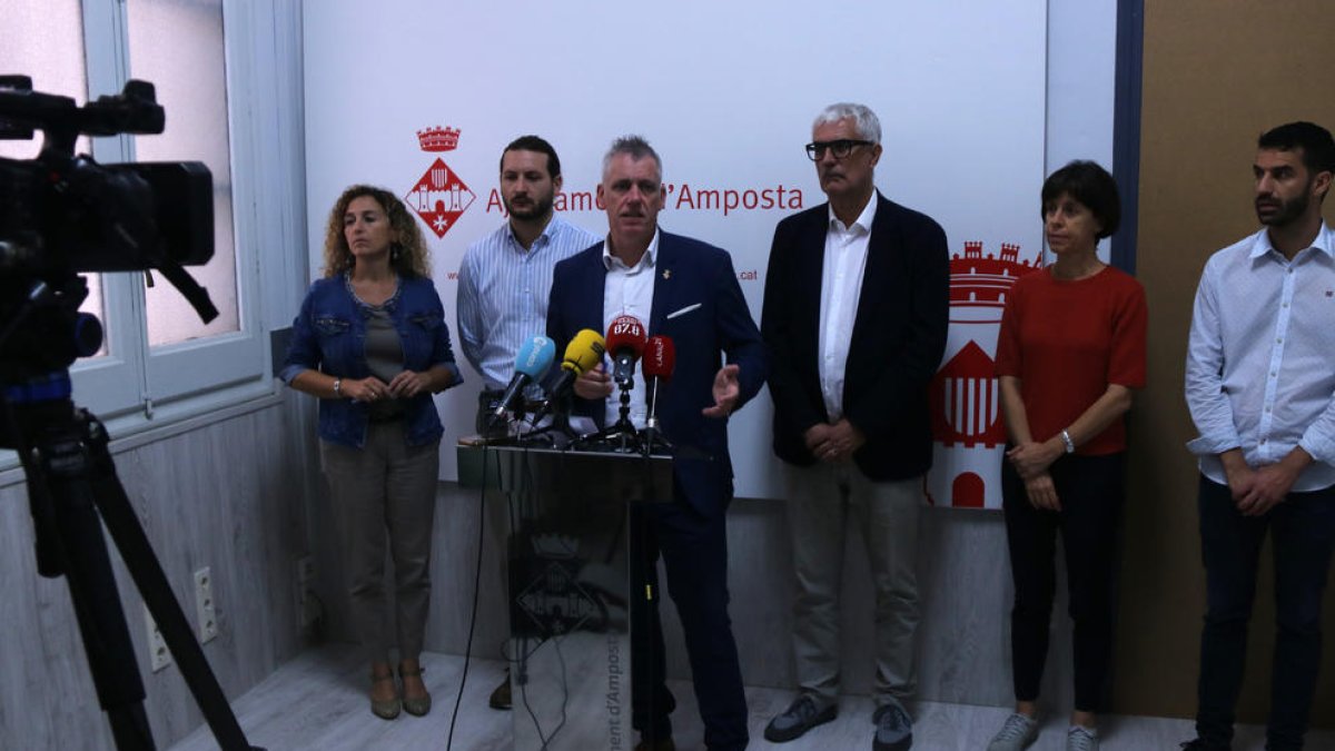 La ciudadanía de Amposta pagará el próximo año un 36% más por la recogida de basura y un 10% más por el IBI