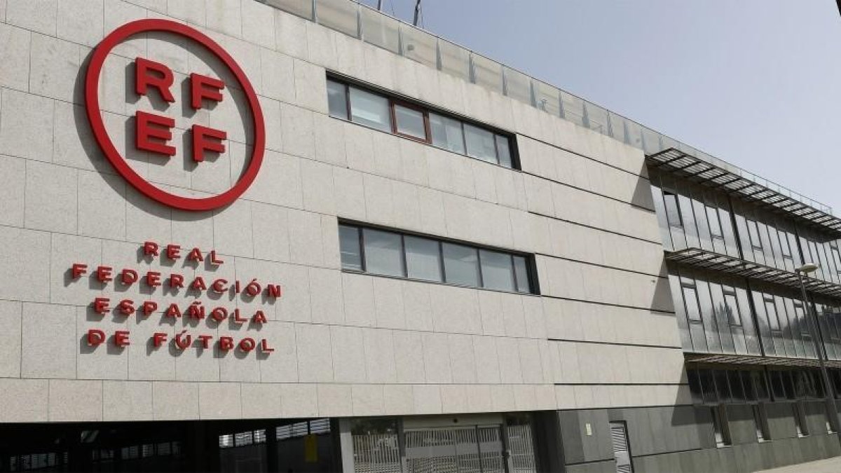 La Guàrdia Civil registra les oficines del Comitè Tècnic dÀrbitres de la Federació