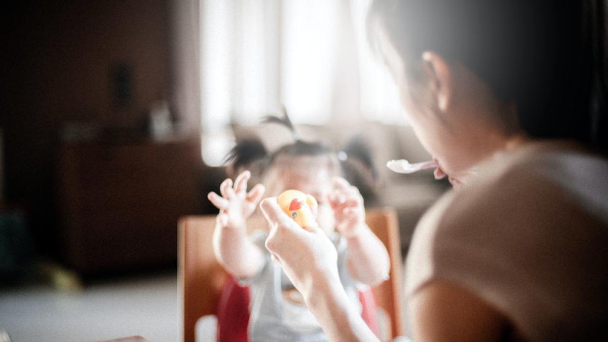 La exposición prenatal a sustancias químicas ambientales se relaciona con cambios en el crecimiento infantil