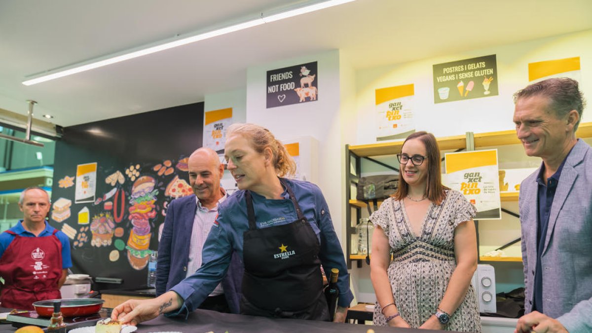 La Ganxet Pintxo escalfa motors amb una sessió fotogràfica al Mercat Central de Reus
