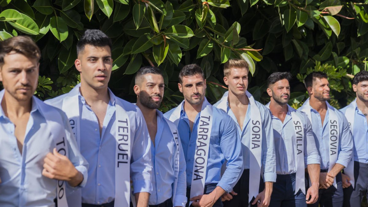 El Ayuntamiento de Salou recibe a los participantes de Mister RNB España 2023