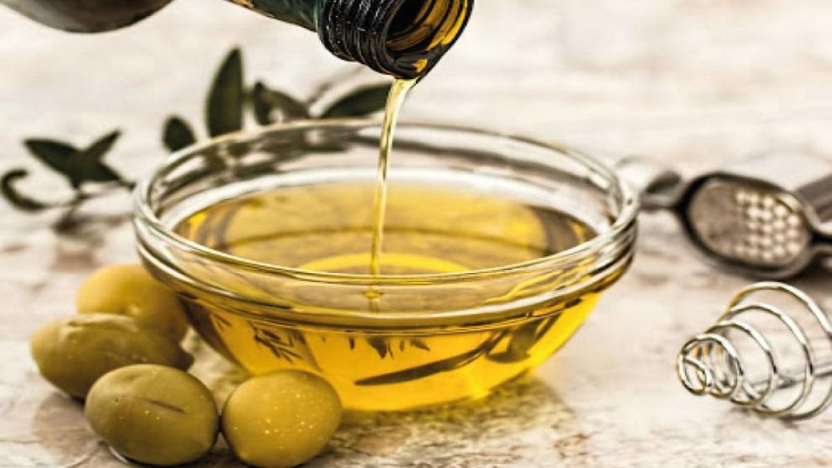 Un supermercat es veu obligat a encadenar les garrafes d'oli després d'una vintena de robatoris en tres mesos