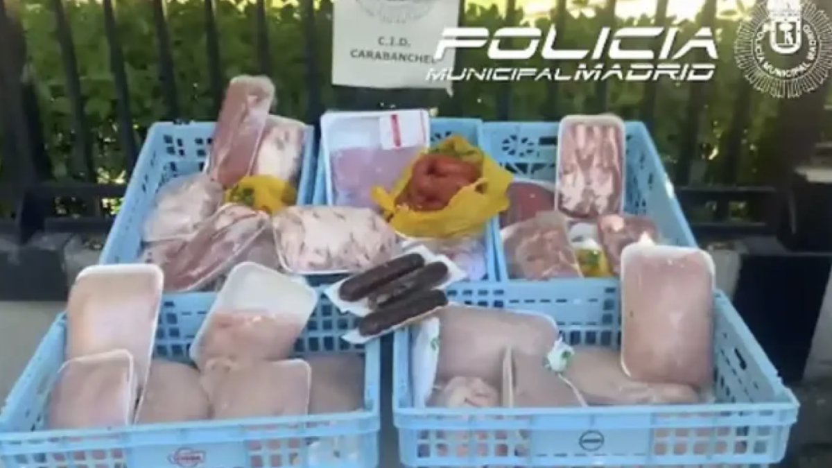 Requisan 70 kilos de carne llena de cucarachas que iban a entregar a un restaurante en Madrid