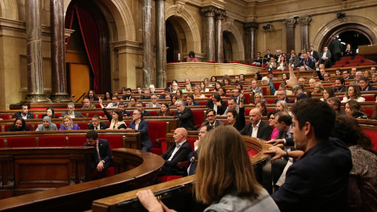 El voto de CUP, ECP y un grupo de diputados de ERC y Junts valida la tramitación de la ley que prohibiría algunos correbous
