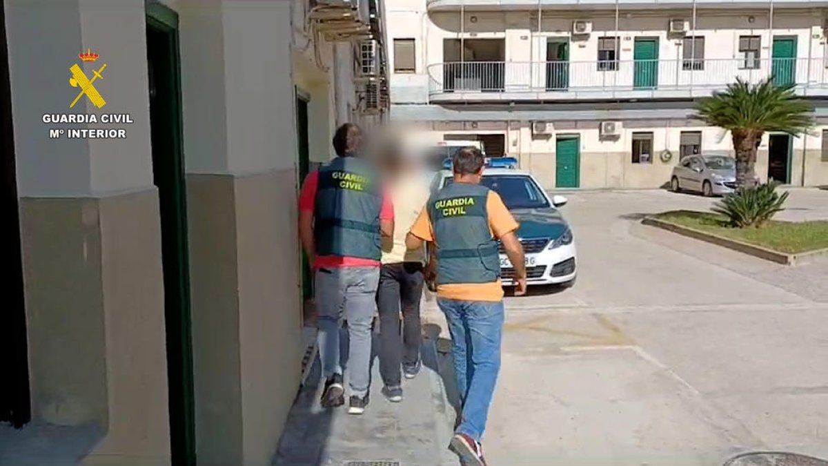 Un jutjat de Tarragona ordena la detenció de 22 persones per extorsionar clients de pàgines de serveis sexuals