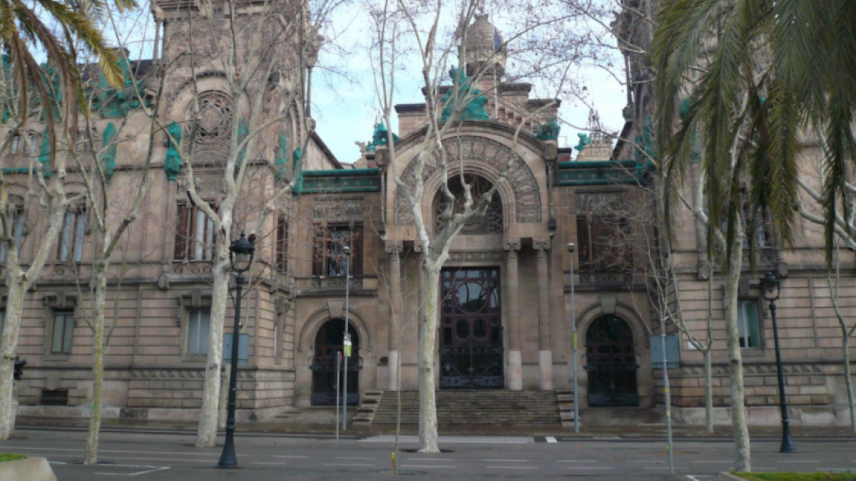 Declaran improcedente el despido de una trabajadora que orinó en utensilios de cocina de un horno de Sants