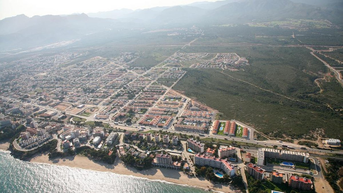 El Ayuntamiento de Mont-roig suspende el otorgamiento de licencias de vivienda de uso turístico