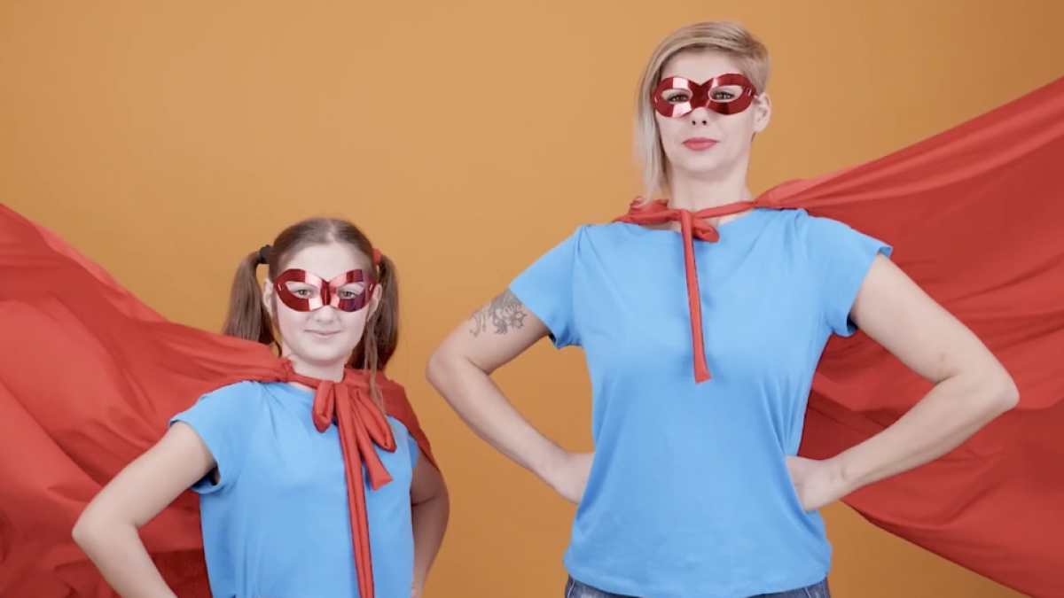 Es busquen superheroïnes i superherois