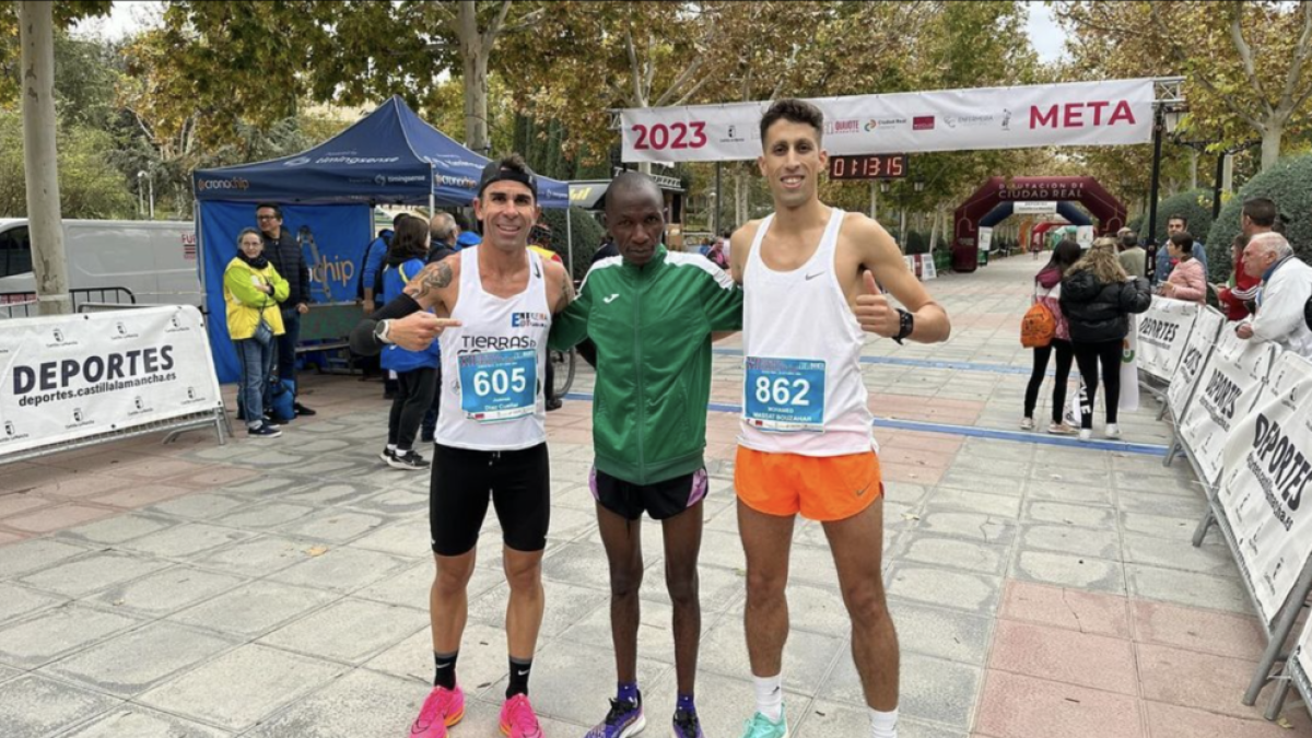 Un atleta español le da los 500 euros del premio de una maratón a un keniata que perdió la carrera por el error de un juez