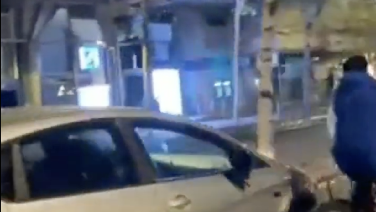 Un coche arrolla a un grupo de ciclistas y su conductor se da a la fuga en mitad de una marcha a favor de Palestina