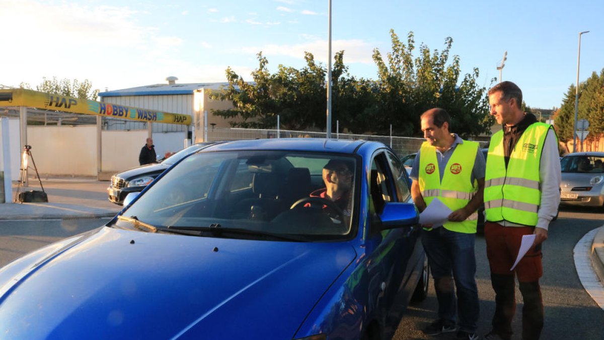 Treballadors de les nuclears protesten a les portes d'Ascó per mantenir els llocs de feina durant els desmantellaments