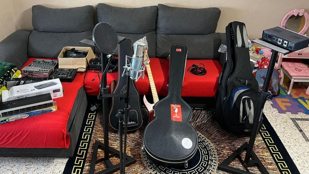 Detienen a un hombre por robar instrumentos de música y material de sonido profesional en Constantí