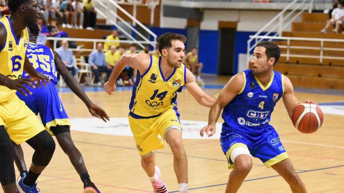 Dani Tugores bota la pelota en un partido del CBT