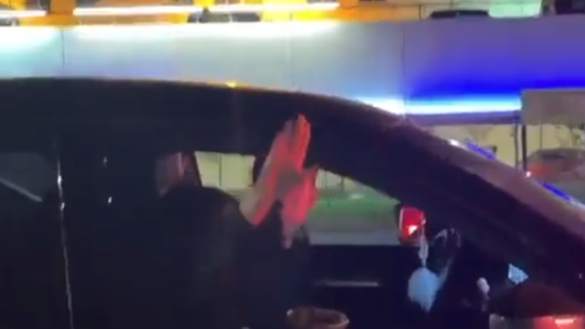 Una exfutbolista de la Queens League hace el saludo nazi delante de una manifestación pro Israel