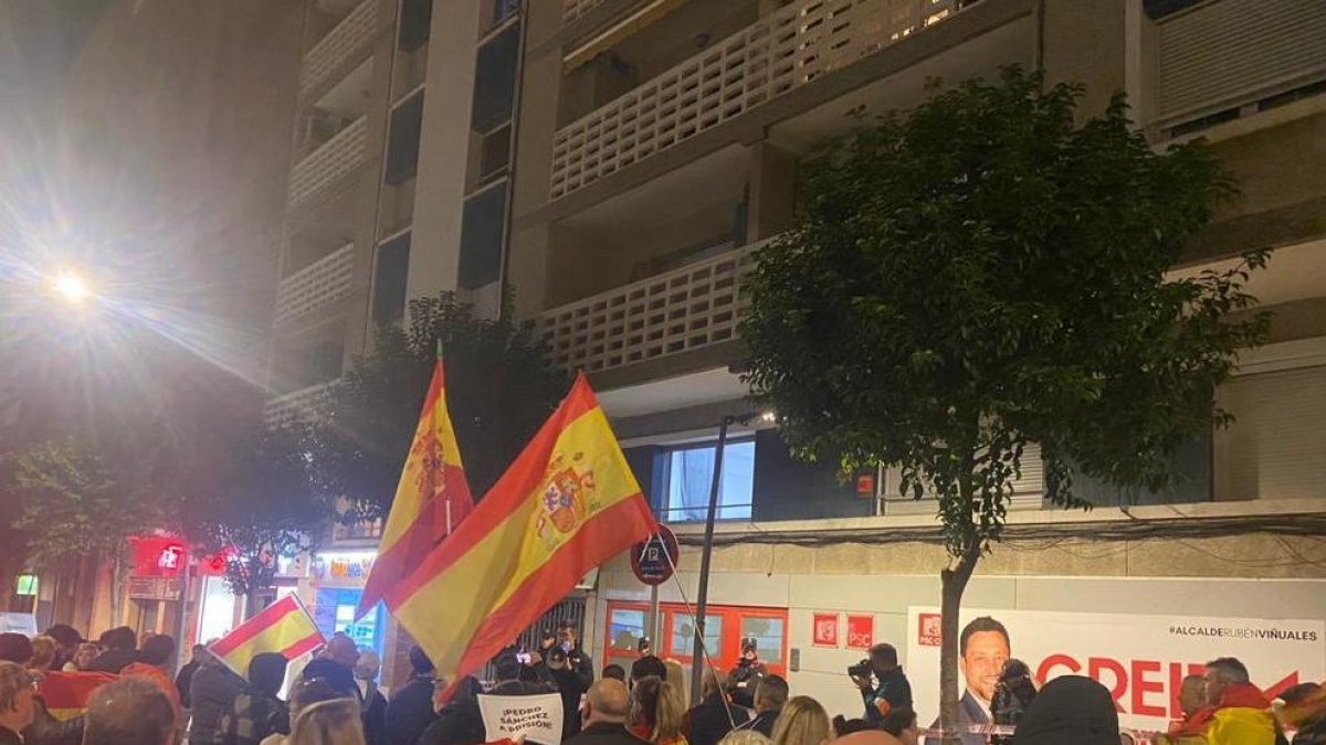 Una sesentena de manifestantes claman de nuevo contra la amnistía en Tarragona