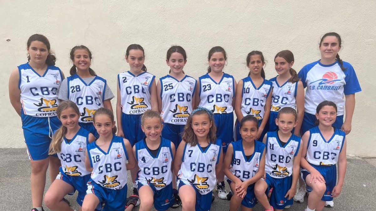 El CB Cambrils celebra los 40 años de historia como una gran familia