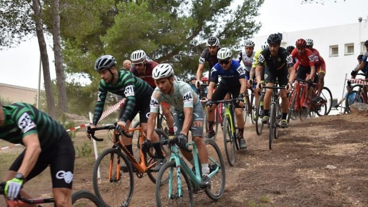 Un total de 230 ciclistes participen en el Trofeu Ciclocròs l'Hospitalet de l'Infant