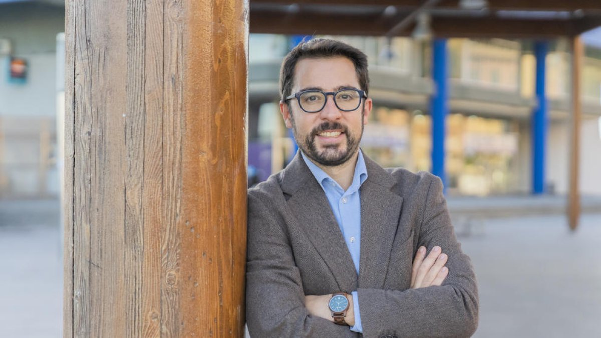 «No té sentit que el transport urbà sigui d'hidrogen, els busos i trens han de ser elèctrics»