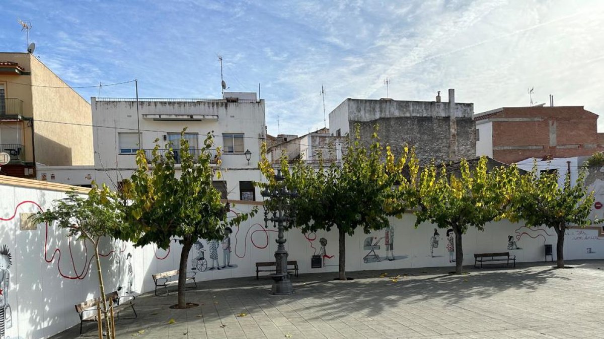 La plaça de l'Escorxador de Torredembarra estrena un mural per la tolerància