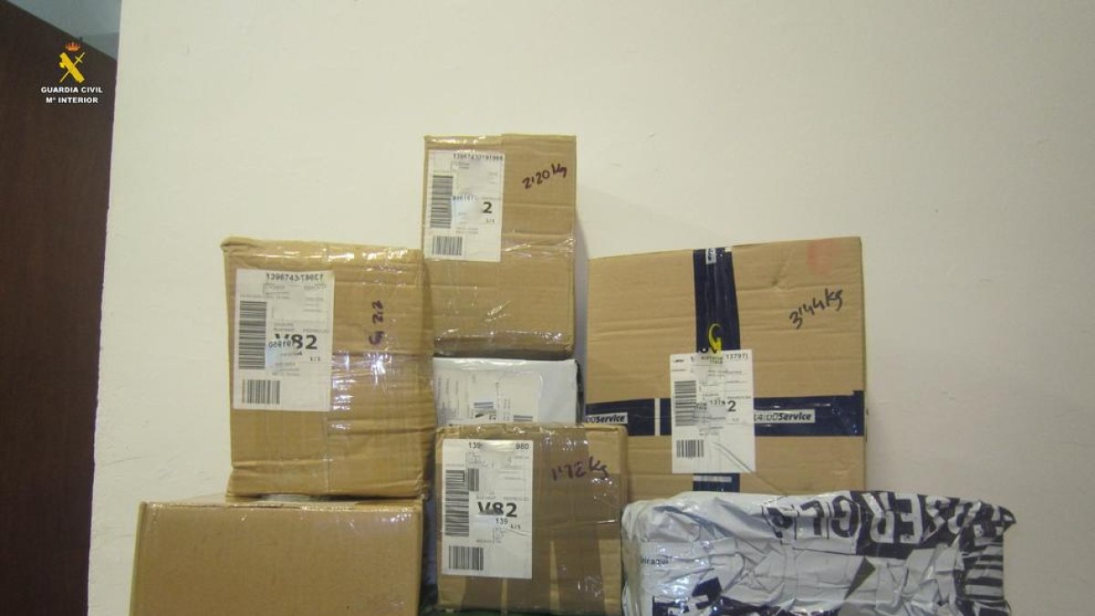 La Guàrdia Civil intervé 11 kg de picada de tabac a una empresa de paqueteria d'Amposta