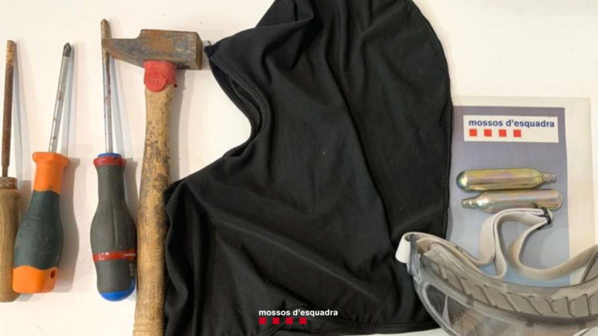 Els Mossos d'Esquadra detenen tres homes in fraganti després de robar en un domicili de Calafell