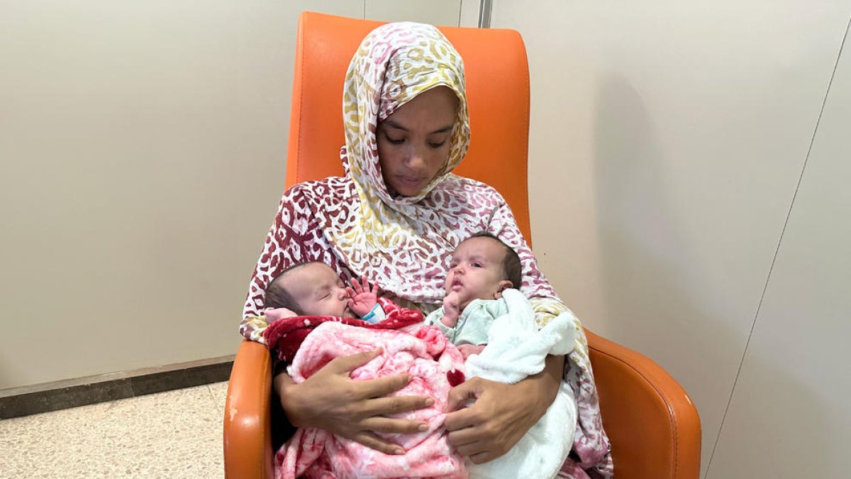 Les siameses operades a Sant Joan de Déu rebran l'alta en pocs dies amb previsió que tinguin una vida plenament autònoma