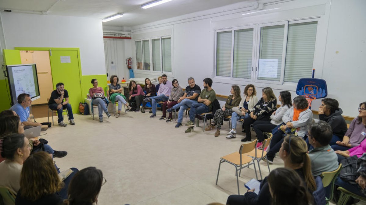 Impulsen a Reus un grup per demanar una «adolescència sense mòbils»