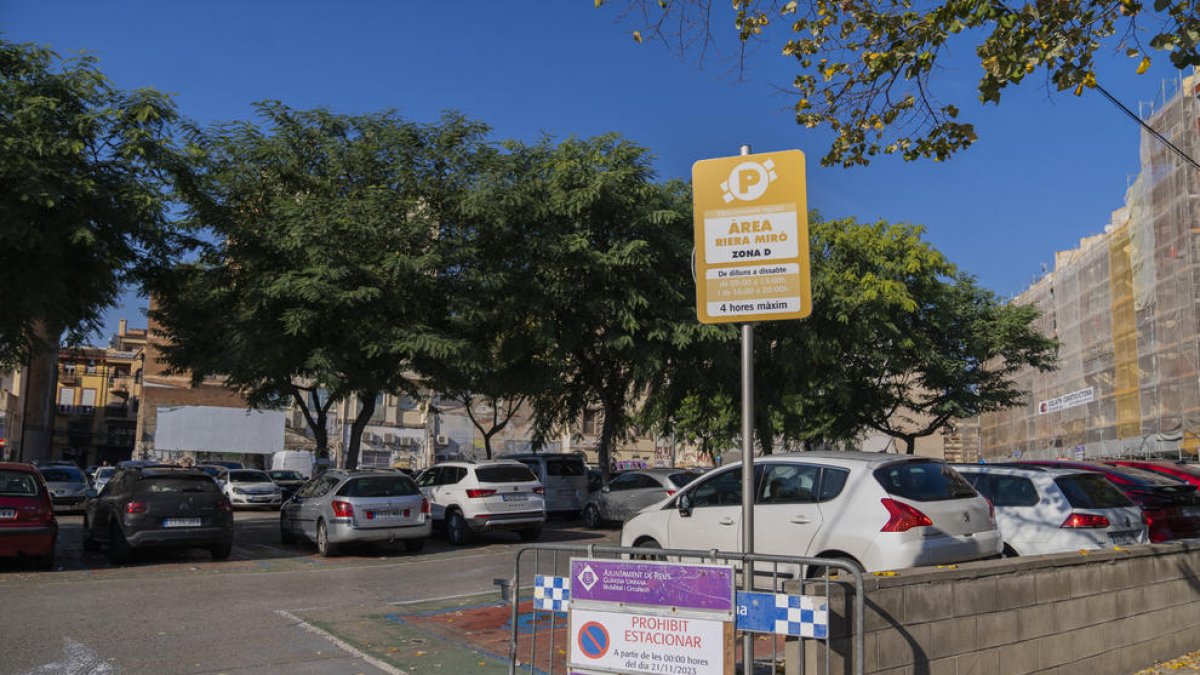 Los usuarios lamentan el cierre de la zona azul de Riera Miró en Reus