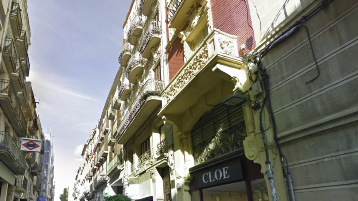 El Ayuntamiento de Reus coloca una placa en la casa natal de Xavier Amorós