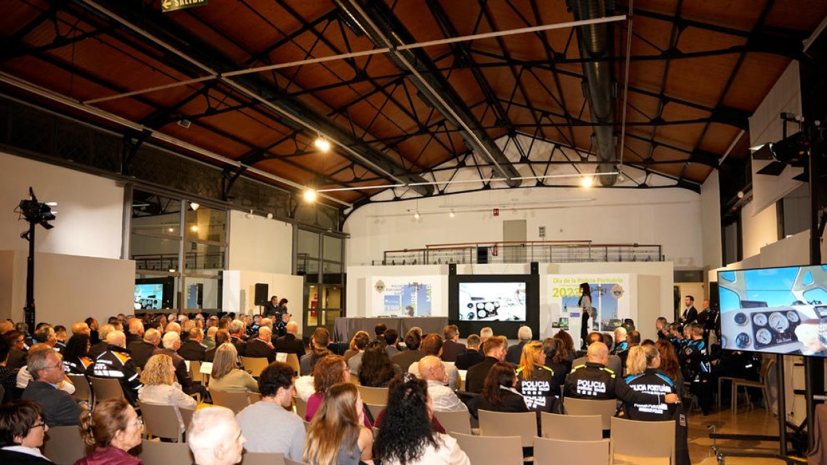 La policía portuaria del Puerto de Tarragona lleva hechas cerca de veinte mil actuaciones de protección, tráfico y asistencia