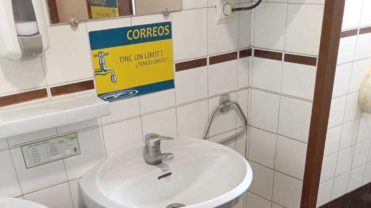 Els treballadors de Correus clamen contra la falta d'higiene a les oficines de Tarragona, Reus i Cambrils