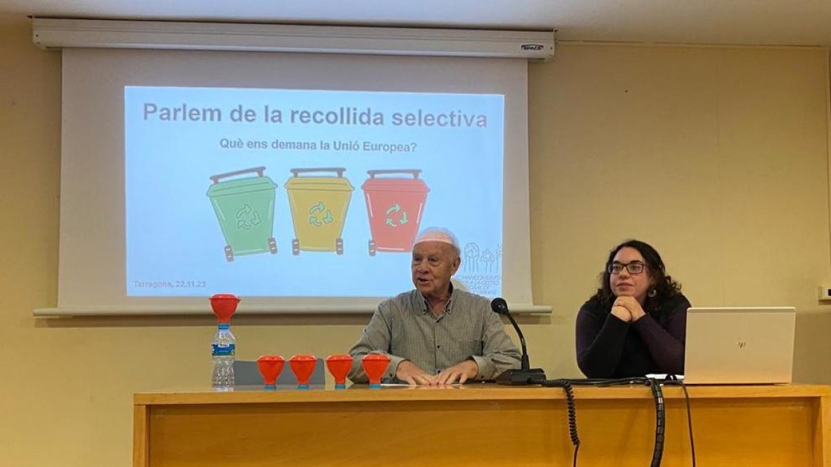 El Club de Pensionistes de Tarragona celebra una xerrada sobra la recollida selectiva de residus
