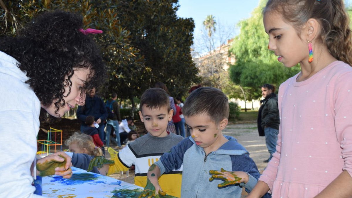 Un  mural col·laboratiu que crea vincles