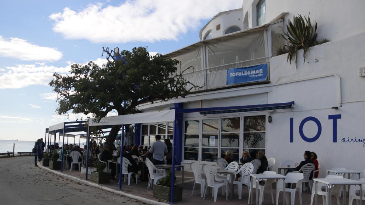 La Generalitat saca de nuevo a concurso la explotación del el antiguo local del Iot en la Playa Larga de Tarragona