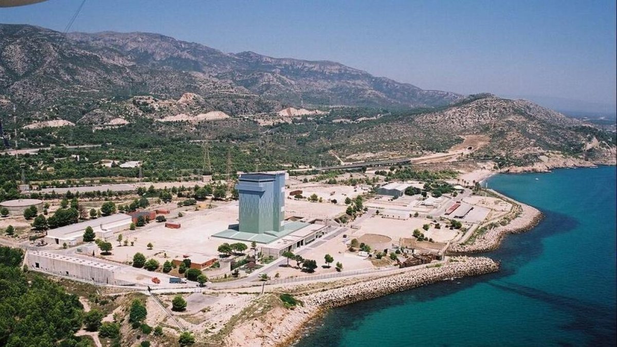 Enresa confía en que los residuos de la antigua central nuclear de Vandellòs I vuelvan de Francia a partir del 2028