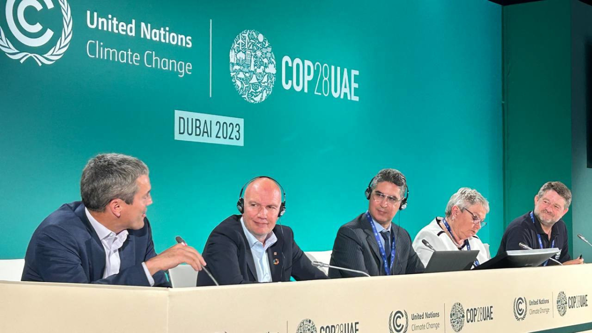 El consejero|conseller de Acción Climática, David Mascort, durante la presentación del acuerdo para crear la Asociación de Acción Mediterránea por|para el Clima.